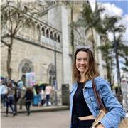 Profesor de Inglés imparte clases a niños de todas las edades